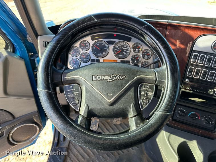 image for item LK9665 2016 International Lonestar  semi truck