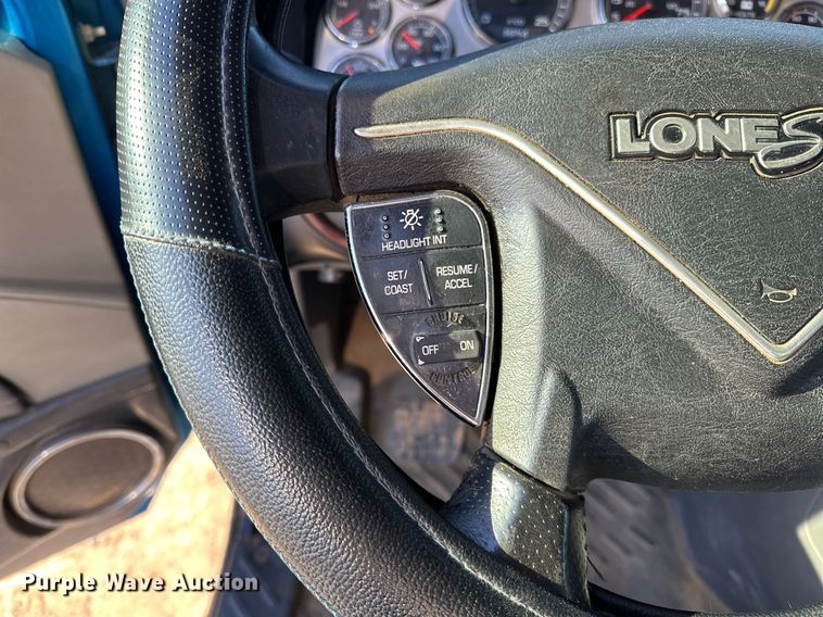 image for item LK9665 2016 International Lonestar  semi truck