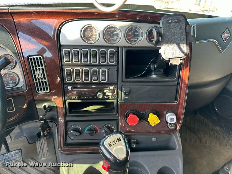 image for item LK9665 2016 International Lonestar  semi truck