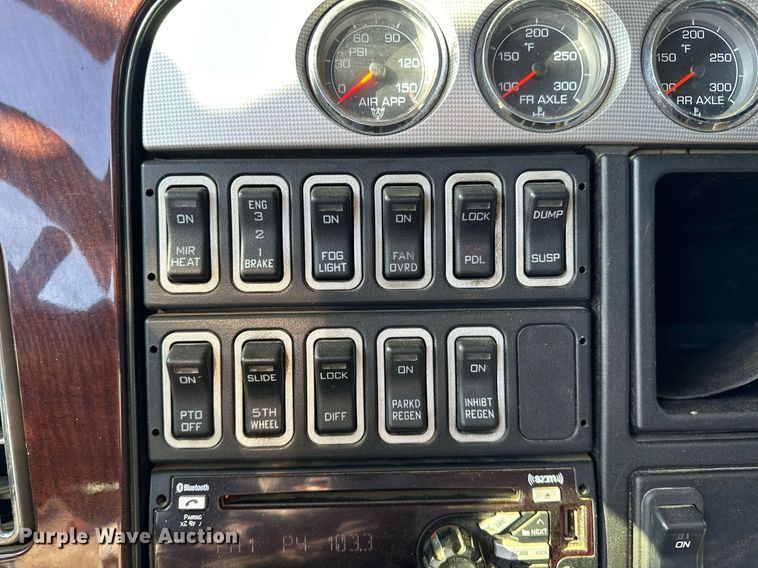 image for item LK9665 2016 International Lonestar  semi truck