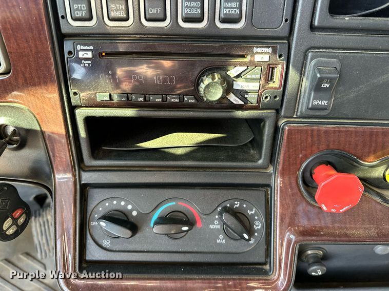 image for item LK9665 2016 International Lonestar  semi truck