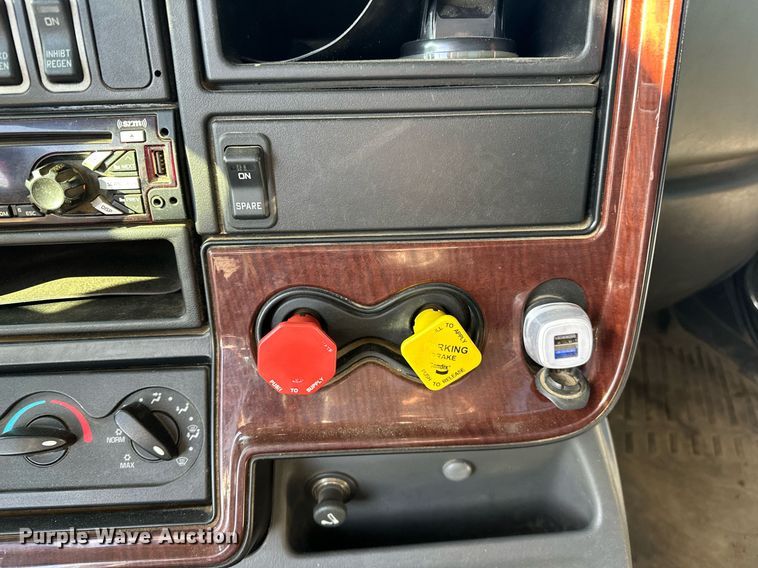 image for item LK9665 2016 International Lonestar  semi truck