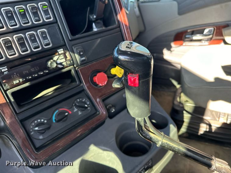 image for item LK9665 2016 International Lonestar  semi truck