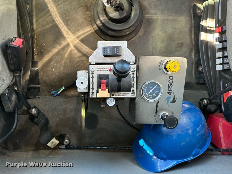 image for item LK9665 2016 International Lonestar  semi truck