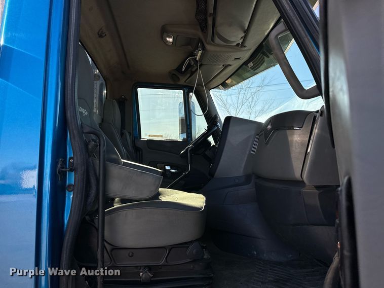 image for item LK9665 2016 International Lonestar  semi truck