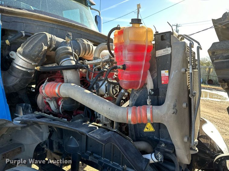 image for item LK9665 2016 International Lonestar  semi truck