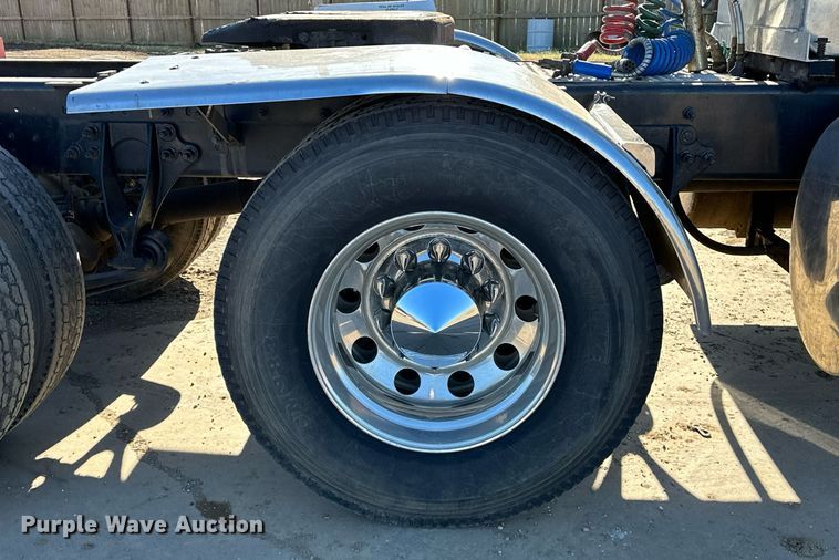 image for item LK9665 2016 International Lonestar  semi truck