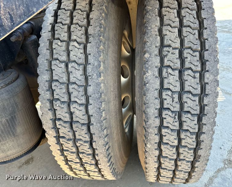 image for item LK9665 2016 International Lonestar  semi truck