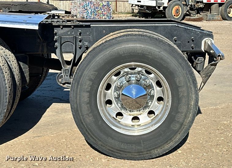 image for item LK9665 2016 International Lonestar  semi truck