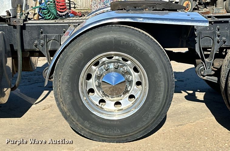 image for item LK9665 2016 International Lonestar  semi truck