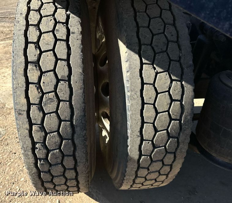 image for item LK9665 2016 International Lonestar  semi truck