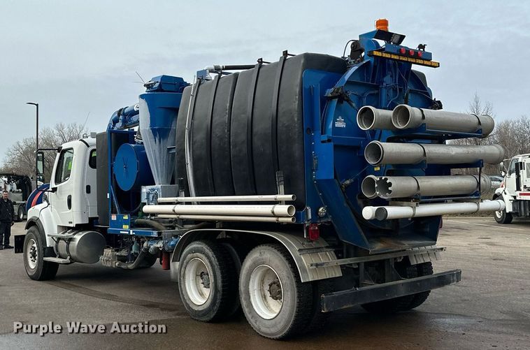 image for item LO9345 2007 Freightliner Business Class M2 106  sewer jetter truck