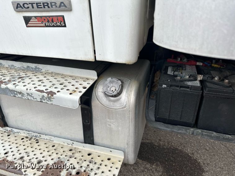 image for item LO9350 2005 Sterling Actera  box truck