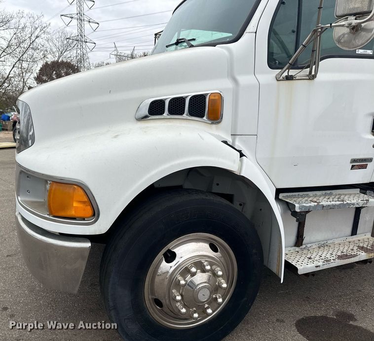 image for item LO9350 2005 Sterling Actera  box truck