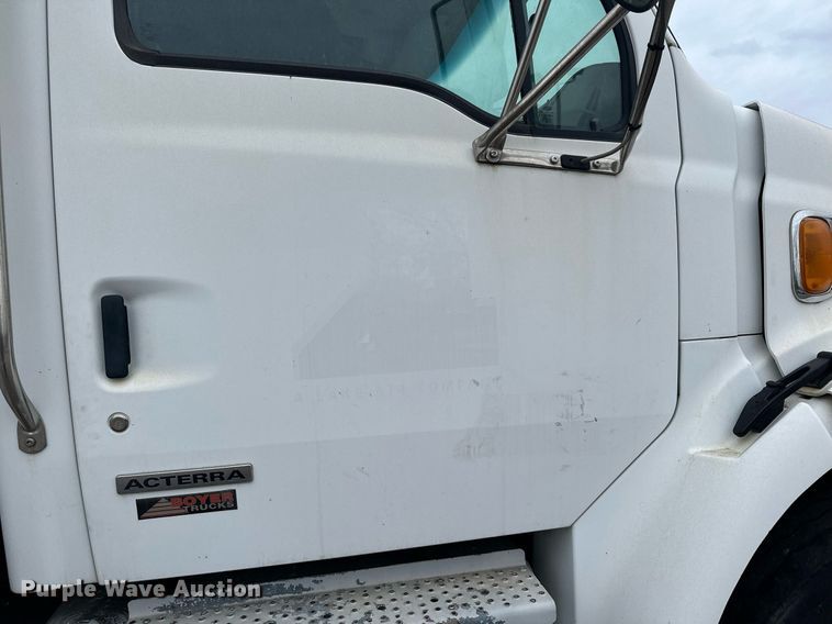 image for item LO9350 2005 Sterling Actera  box truck