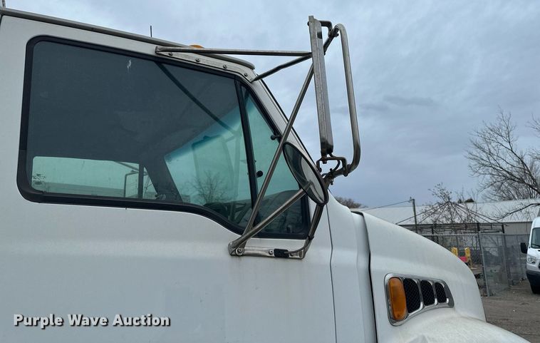 image for item LO9350 2005 Sterling Actera  box truck