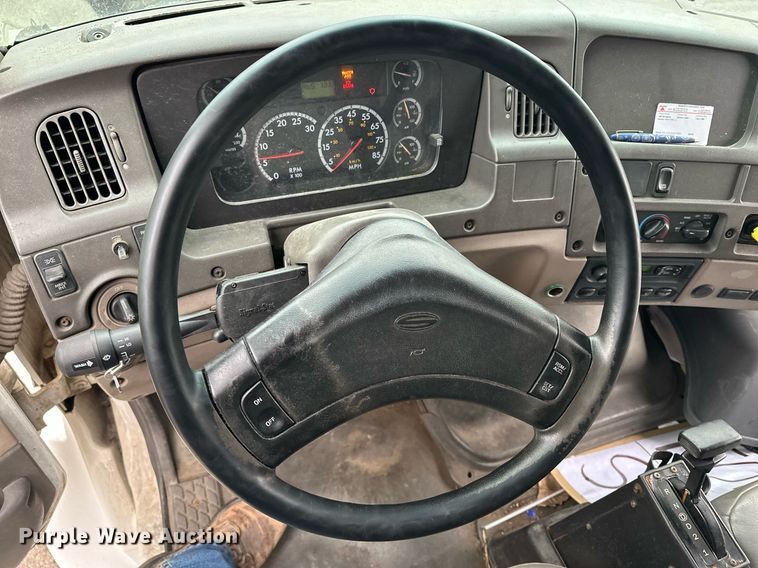 image for item LO9350 2005 Sterling Actera  box truck