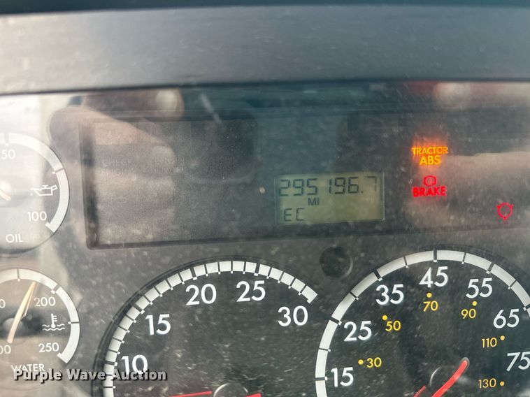 image for item LO9350 2005 Sterling Actera  box truck