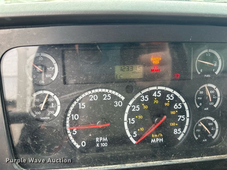 image for item LO9350 2005 Sterling Actera  box truck