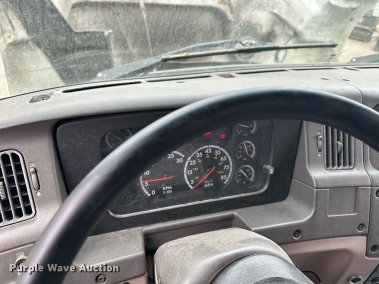 image for item LO9350 2005 Sterling Actera  box truck