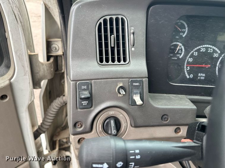 image for item LO9350 2005 Sterling Actera  box truck