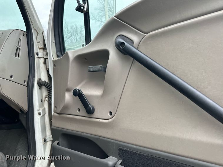 image for item LO9350 2005 Sterling Actera  box truck