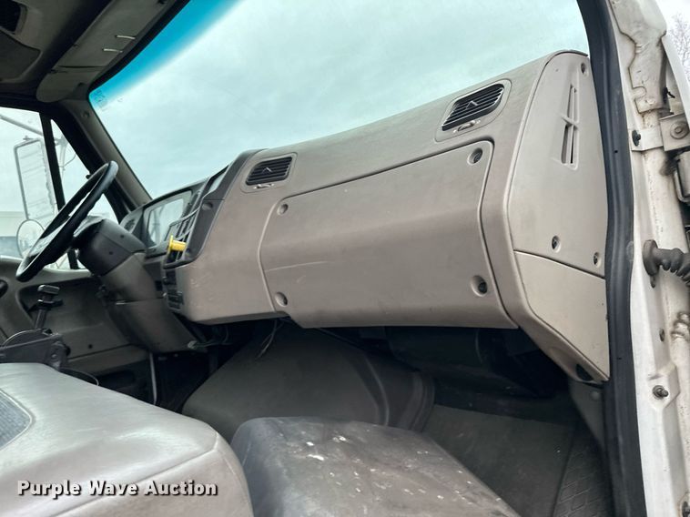 image for item LO9350 2005 Sterling Actera  box truck