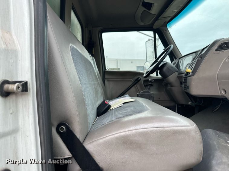 image for item LO9350 2005 Sterling Actera  box truck