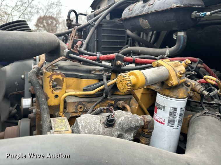 image for item LO9350 2005 Sterling Actera  box truck