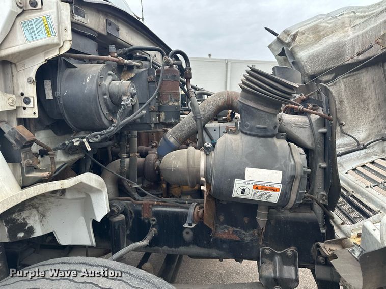 image for item LO9350 2005 Sterling Actera  box truck