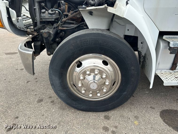 image for item LO9350 2005 Sterling Actera  box truck