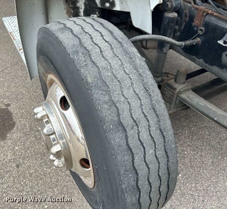 image for item LO9350 2005 Sterling Actera  box truck