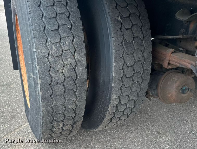 image for item LO9350 2005 Sterling Actera  box truck