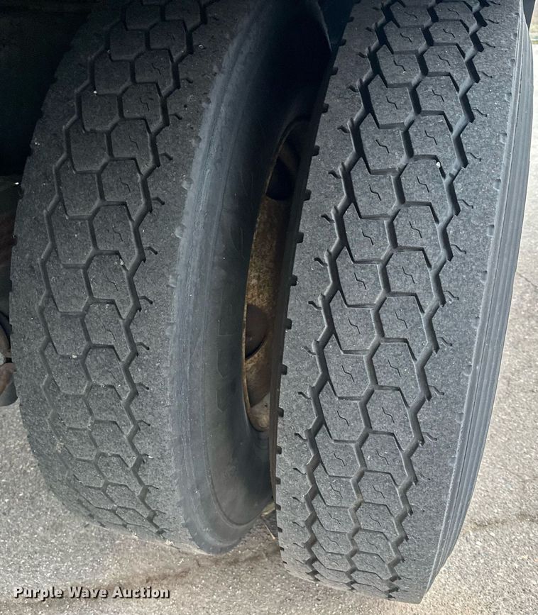 image for item LO9350 2005 Sterling Actera  box truck