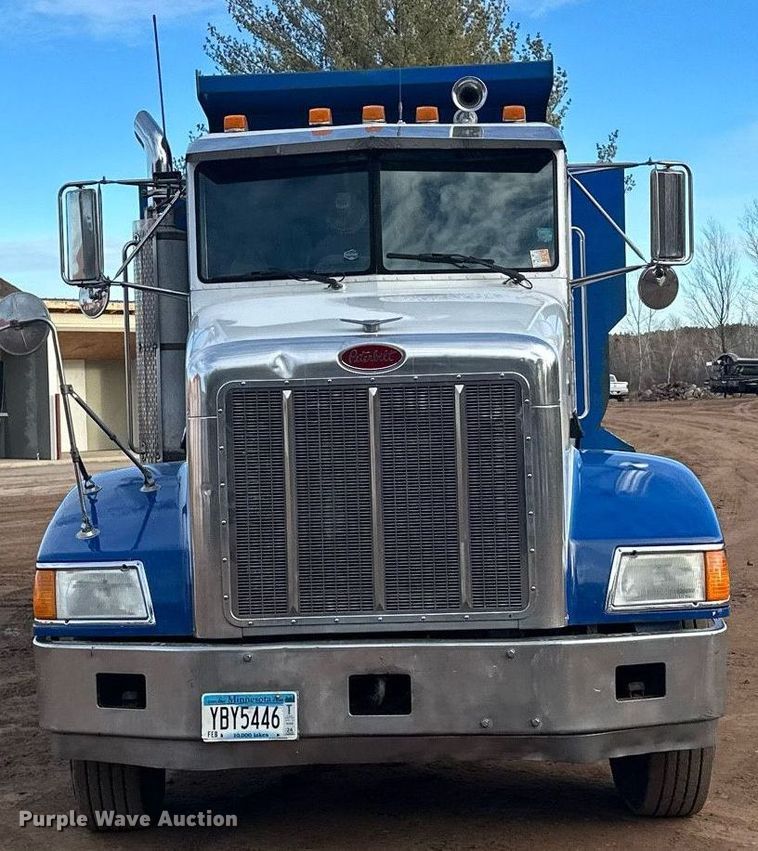 image for item LO9366 2000 Peterbilt 385  dump truck