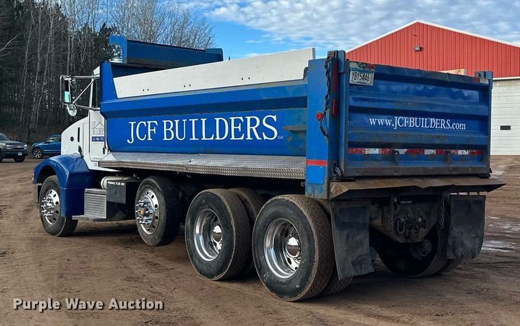 image for item LO9366 2000 Peterbilt 385  dump truck