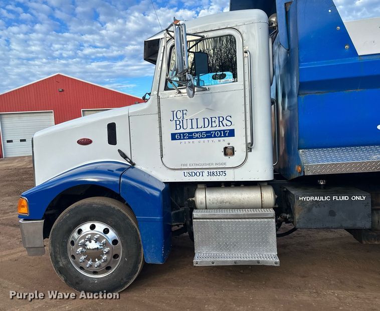 image for item LO9366 2000 Peterbilt 385  dump truck