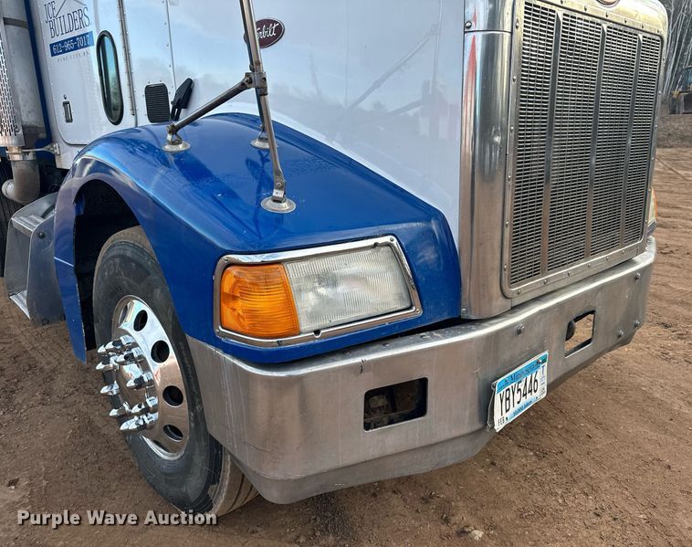 image for item LO9366 2000 Peterbilt 385  dump truck