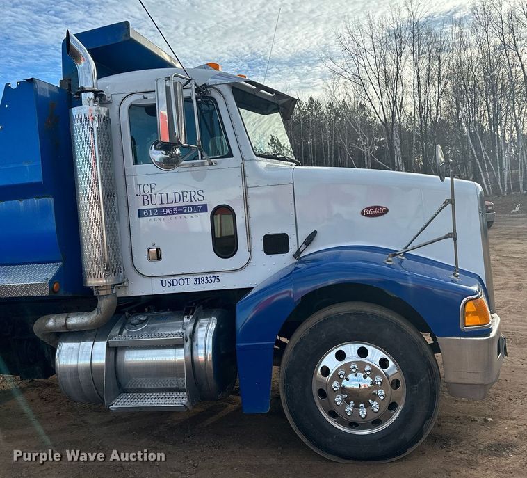 image for item LO9366 2000 Peterbilt 385  dump truck