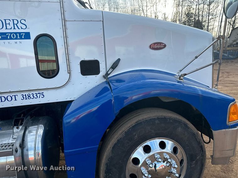 image for item LO9366 2000 Peterbilt 385  dump truck