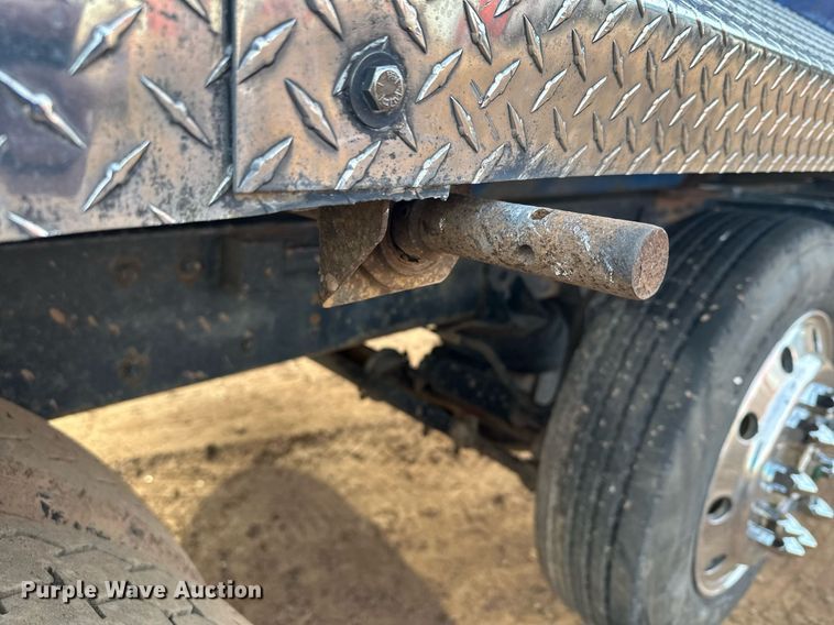 image for item LO9366 2000 Peterbilt 385  dump truck