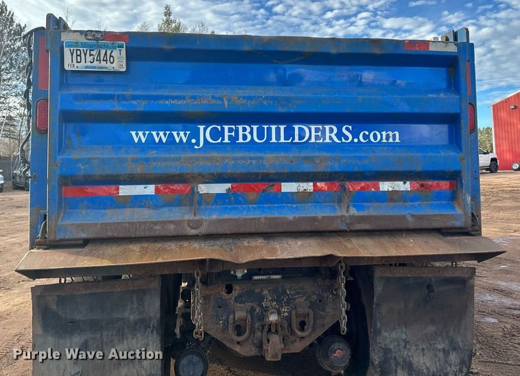 image for item LO9366 2000 Peterbilt 385  dump truck