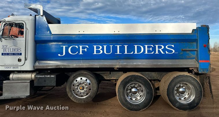 image for item LO9366 2000 Peterbilt 385  dump truck