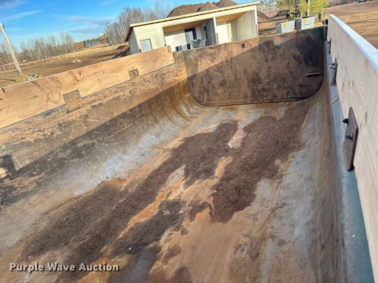 image for item LO9366 2000 Peterbilt 385  dump truck