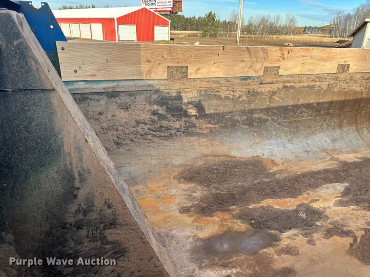 image for item LO9366 2000 Peterbilt 385  dump truck