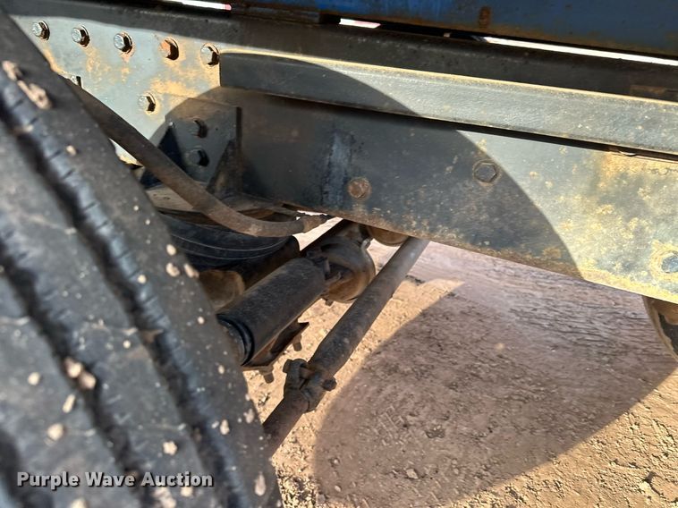 image for item LO9366 2000 Peterbilt 385  dump truck