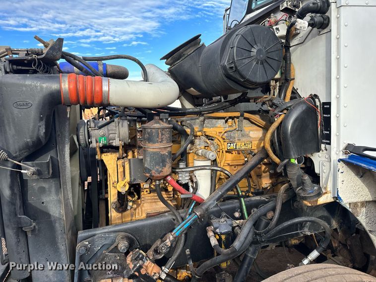 image for item LO9366 2000 Peterbilt 385  dump truck