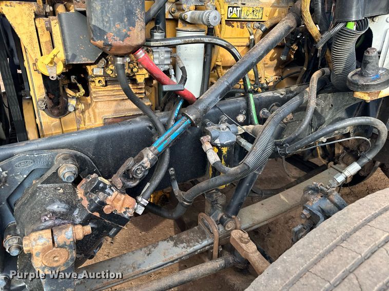 image for item LO9366 2000 Peterbilt 385  dump truck