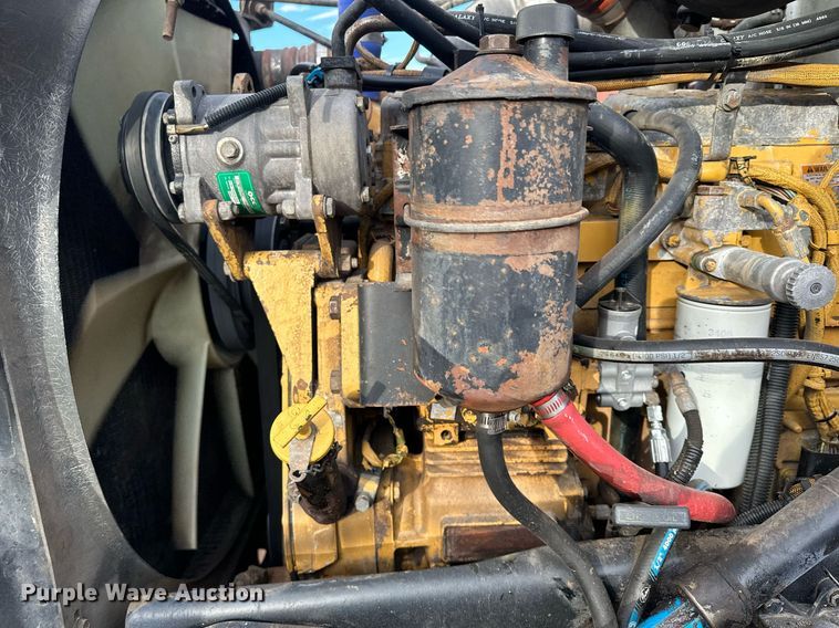 image for item LO9366 2000 Peterbilt 385  dump truck