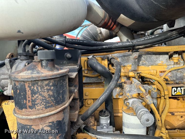 image for item LO9366 2000 Peterbilt 385  dump truck